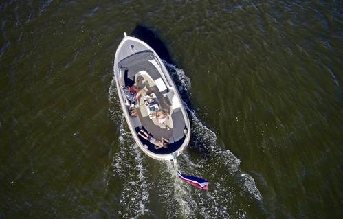 Van Wijk 550 sloep huren Kagerplassen.jpg Van Wijk 550 sloep huren Kagerplassen.jpg