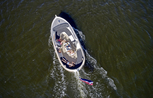 Van Wijk 550 sloep huren Kagerplassen.jpg Van Wijk 550 sloep huren Kagerplassen.jpg