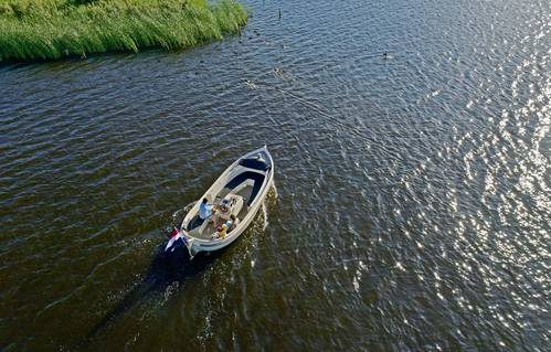 Van Wijk 621 sloep huren Kagerplassen.jpg Van Wijk 621 sloep huren Kagerplassen.jpg